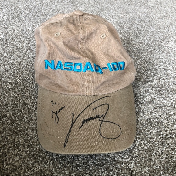 VENUS WILLIAMS TENNIS MEMORABILIA SIGNED NASDAQ-100 HAT & OTHER - Picture 2 of 6